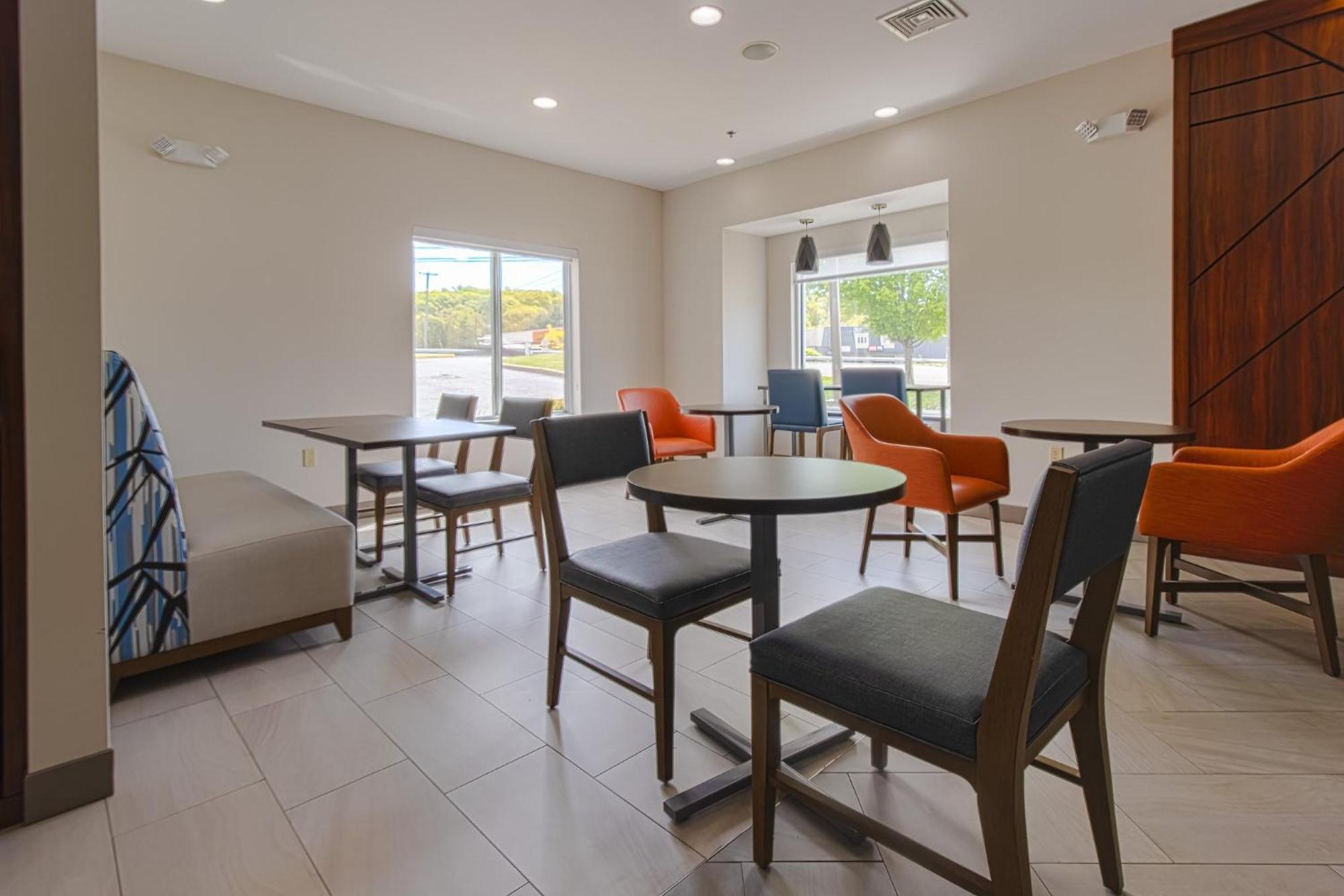 Holiday Inn Express Hartford-Newington By Ihg Exterior foto