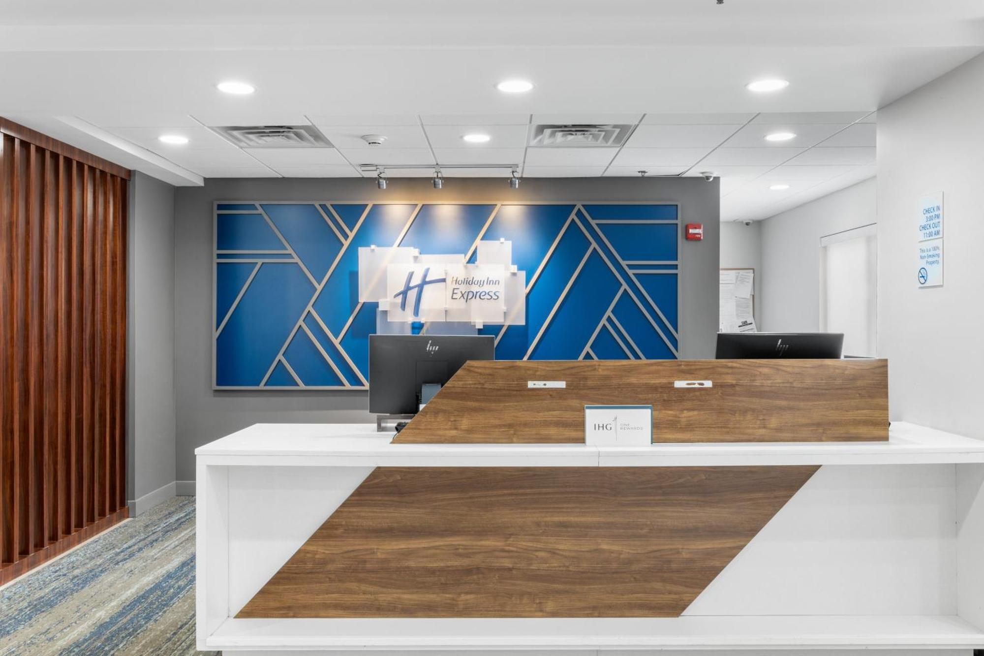 Holiday Inn Express Hartford-Newington By Ihg Exterior foto